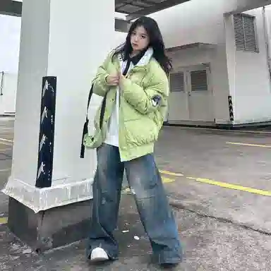 三体 红岸基地系列 含挎包字母徽章印花纯色基础款宽松美式户外防风防水休闲保暖加厚潮牌个性时尚面包服立领羽绒服 男女同款