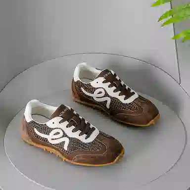 Aokang Classic Low-Top Sneakers