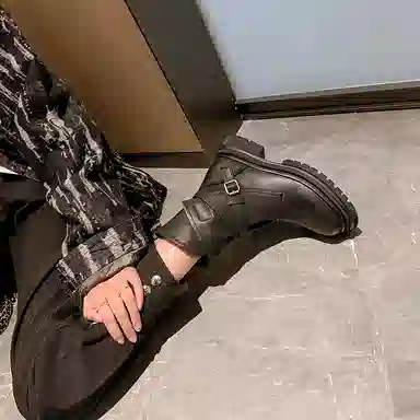 复古帅气百搭加绒交叉带 短靴 女款