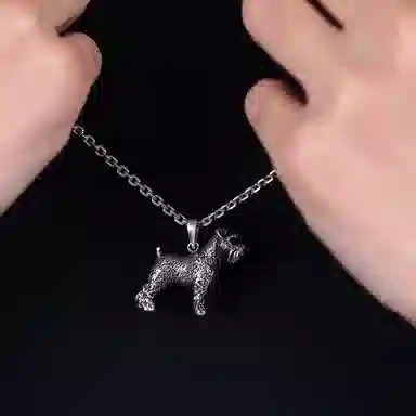 925