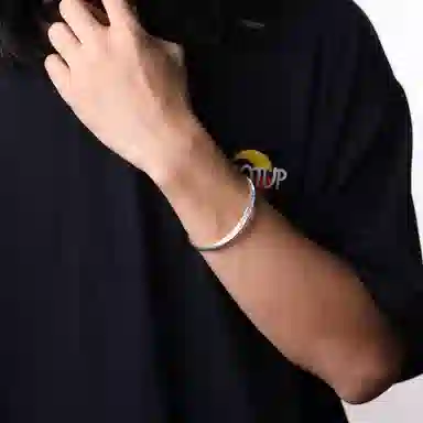 S925