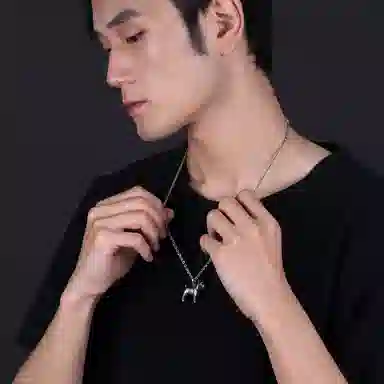 925