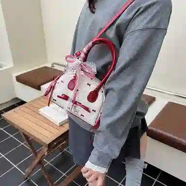 WHERE WHAT WHO ins PU