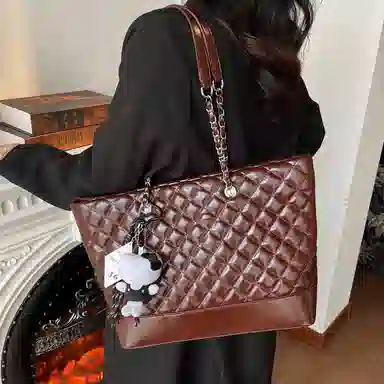 WHERE WHAT WHO Tote PU