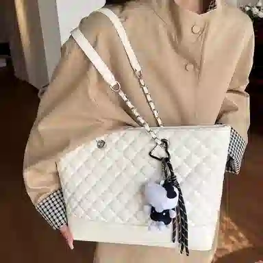 WHERE WHAT WHO Tote PU