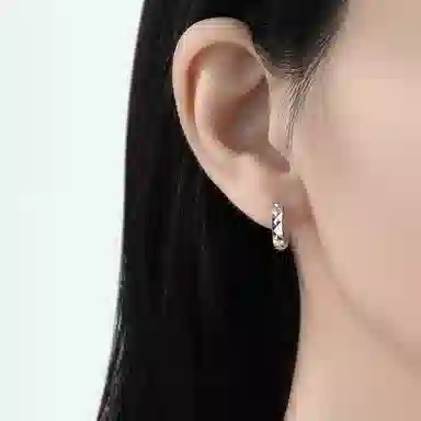 999