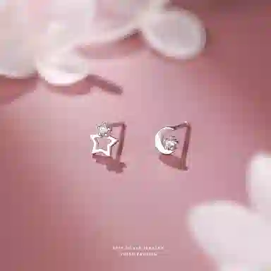 s999
