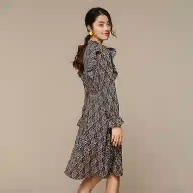 恒源祥 菱格抽象图案荷叶边收腰长袖连衣裙 灰色