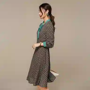 恒源祥 撞色印花菱形格子系带领长袖连衣裙 绿色