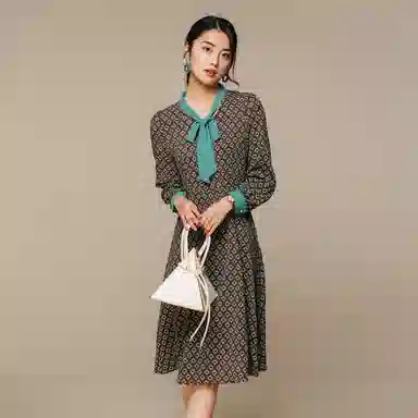 恒源祥 撞色印花菱形格子系带领长袖连衣裙 绿色