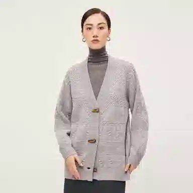 恒源祥 牛角扣复古立体绞花宽松毛衣 女款