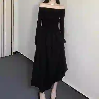 花栗鼠小姐 一字领露肩收腰纯色长袖连衣裙 女款