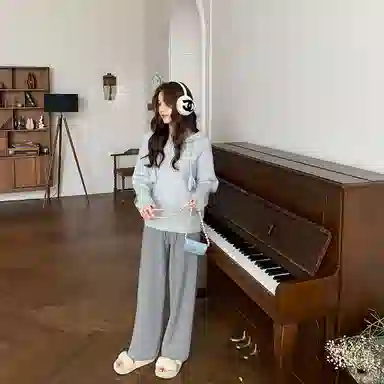 花栗鼠小姐 纯色休闲连帽长袖针织衫 女款