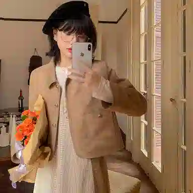 花栗鼠小姐 纯色翻领短款皮衣 女款