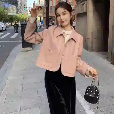 花栗鼠小姐 纯色翻领短款皮衣 女款