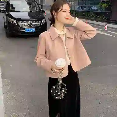 花栗鼠小姐 纯色翻领短款皮衣 女款