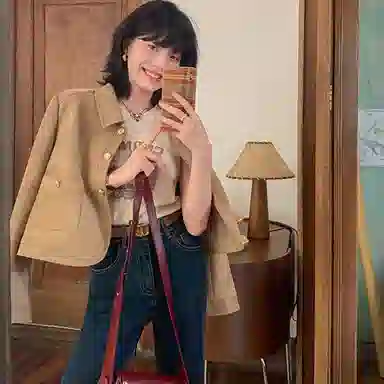 花栗鼠小姐 纯色翻领短款皮衣 女款