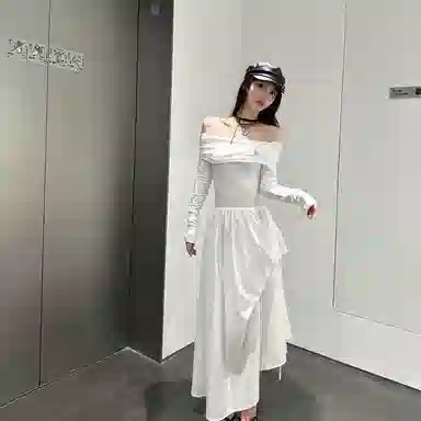 花栗鼠小姐 一字领露肩收腰纯色长袖连衣裙 女款