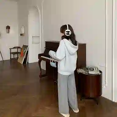 花栗鼠小姐 纯色休闲连帽长袖针织衫 女款