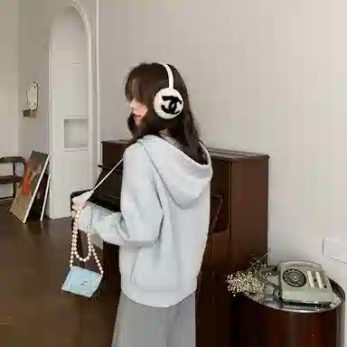 花栗鼠小姐 纯色休闲连帽长袖针织衫 女款