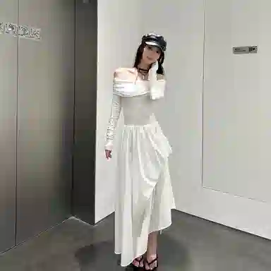 花栗鼠小姐 一字领露肩收腰纯色长袖连衣裙 女款