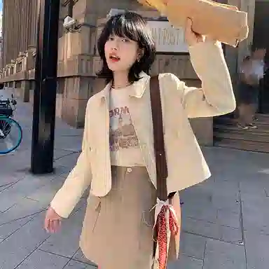 花栗鼠小姐 纯色翻领短款皮衣 女款