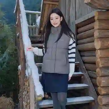 坦博尔 百搭时髦短款立领马甲羽绒服 女款