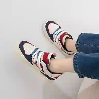 拉夏贝尔 合成革 双鞋带  舒适耐磨 增高轻便 低帮 板鞋 女款