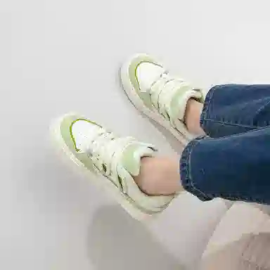 拉夏贝尔 合成革 双鞋带  舒适耐磨 增高轻便 低帮 板鞋 女款