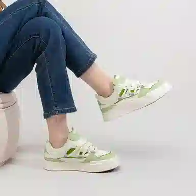 拉夏贝尔 合成革 双鞋带  舒适耐磨 增高轻便 低帮 板鞋 女款