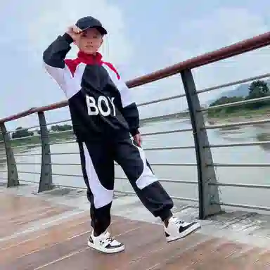 十月妈咪 拼接撞色字母适中卫衣外套休闲运动套装 春秋 儿童款