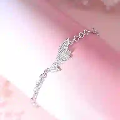 925