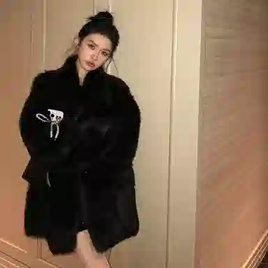 Coco Limited Saga Fox Fur V-Neck Coat