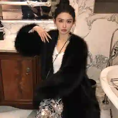 Coco Limited Saga Fox Fur V-Neck Coat