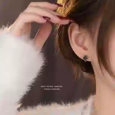 s999