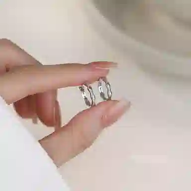 s999
