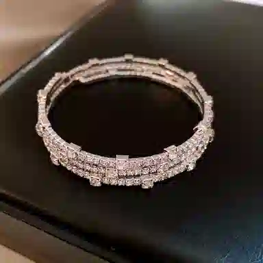 好银坊 <三层环绕>多层叠戴 简约时尚轻奢百搭气质小众设计 铜合金 手镯 女款