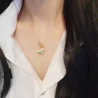925