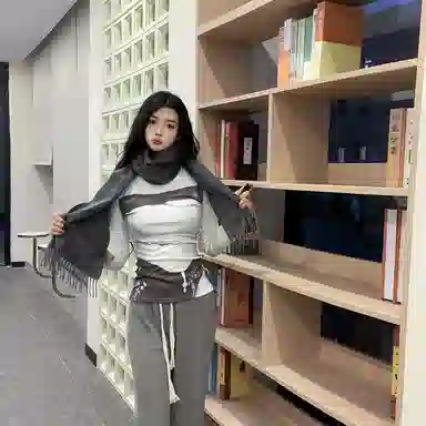 梦特娇 白色秋冬简约百搭流苏点缀保暖 羊毛 绒线围巾 男女同款情侣款