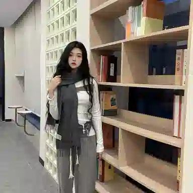 梦特娇 白色秋冬简约百搭流苏点缀保暖 羊毛 绒线围巾 男女同款情侣款