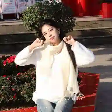 梦特娇 白色秋冬简约百搭流苏点缀保暖 羊毛 绒线围巾 男女同款情侣款