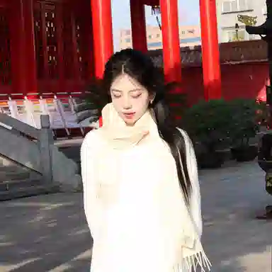 梦特娇 白色秋冬简约百搭流苏点缀保暖 羊毛 绒线围巾 男女同款情侣款