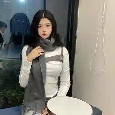 梦特娇 白色秋冬简约百搭流苏点缀保暖 羊毛 绒线围巾 男女同款情侣款