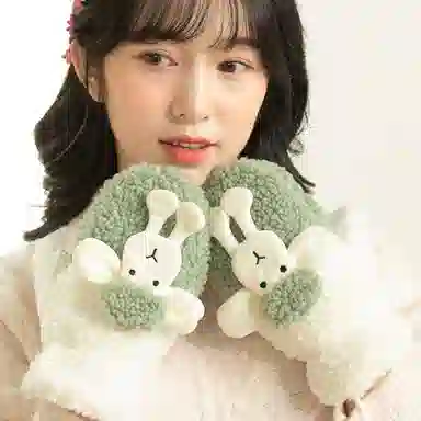 梦特娇 冬季加厚羊羔绒卡通可爱小羊挂脖连指 涤纶 绒线手套 女款