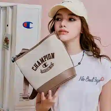 Champion Bucket Bag