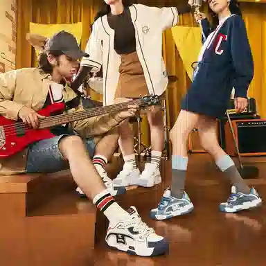 Champion Essentials Low-Top Sneakers