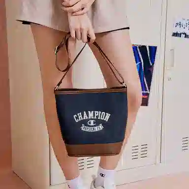Champion Bucket Bag