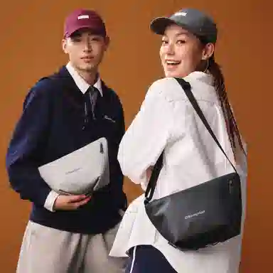 Champion ShapeShift Zipper Bag SS25