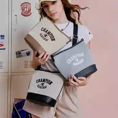 Champion Bucket Bag