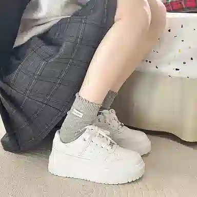 乐乐鱼 厚底百搭配裙子休闲通勤 包裹性耐磨增高 低帮 板鞋 女